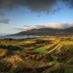 golfbana i nordirland fotad ovanifrån