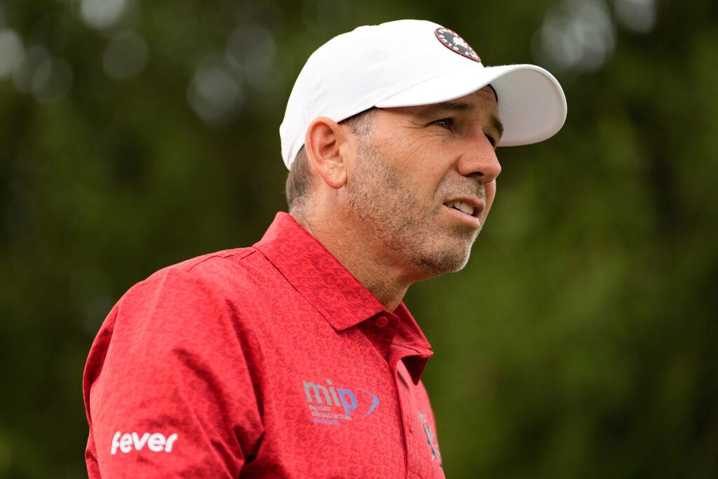 golfspelaren sergio garcia med röd golfpiké