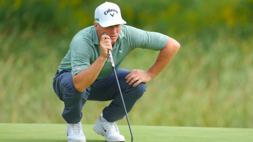 golfspelaren alex noren i ljus golfpiké och vit golfkeps