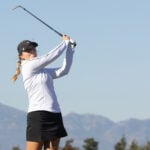 golfspelaren kajsa arwefjäll i vit golftröja och svart golfkeps