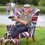 golfspelaren alex noren i en fåtölj på en golfbana