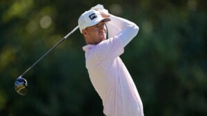 golfspelaren victor perez i vita golfkläder