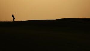 golfspelare i siluett