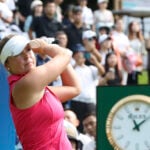 golfspelaren kajsa arwefjäll i rosa golfkläder