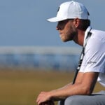 golfspelaren jesper svensson i vita golfkläder