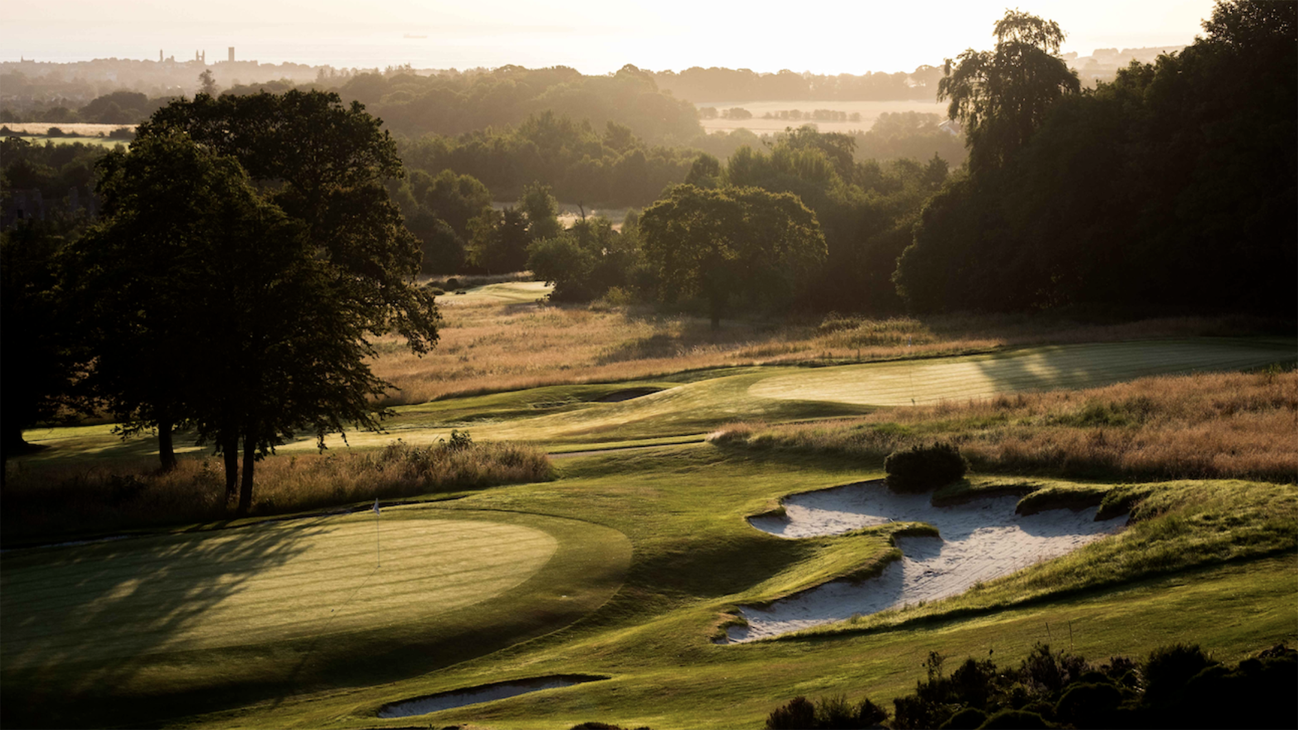 golfbana i morgonljus i st andrews skottland