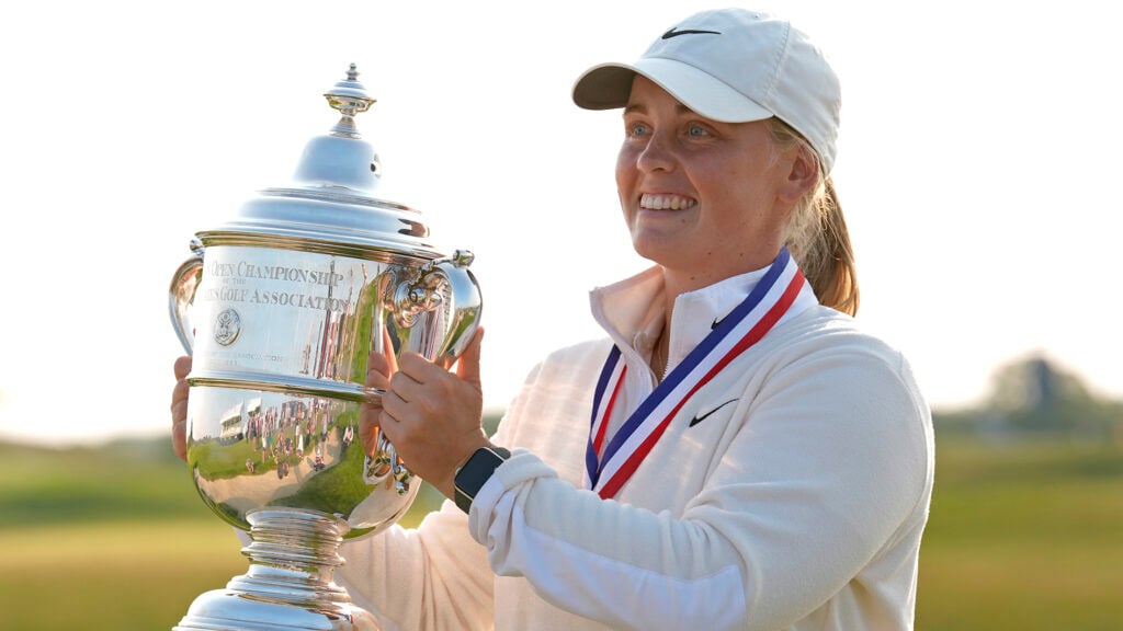 golfspelaren maja stark med pokal