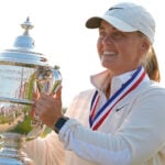 golfspelaren maja stark med pokal