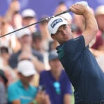 golfspelaren laurie canter i vit golfkeps