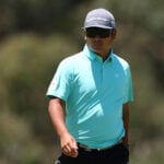 golfspelaren Ryo Hisatsune med turkos golfpiké