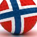 golfboll med norsk flagga