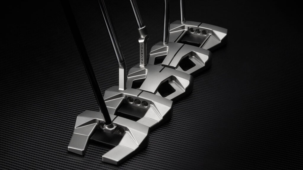 putters från scotty cameron i studiomiljö