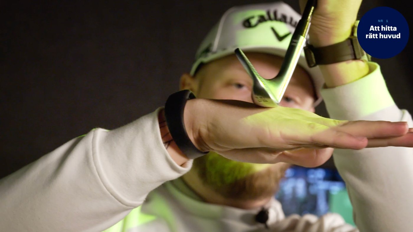 klubbutprovare inom golf visar bounce på en wedge