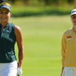 golfspelarna lexi thompson och charley hull på en golfbana