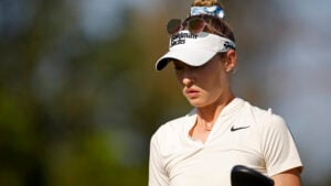 golfspelaren nelly korda i vita golfkläder