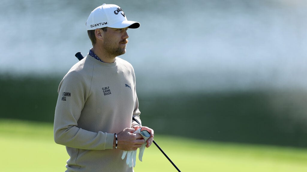 golfspelaren mikael lindberg i vit golfkeps och beige golftröja