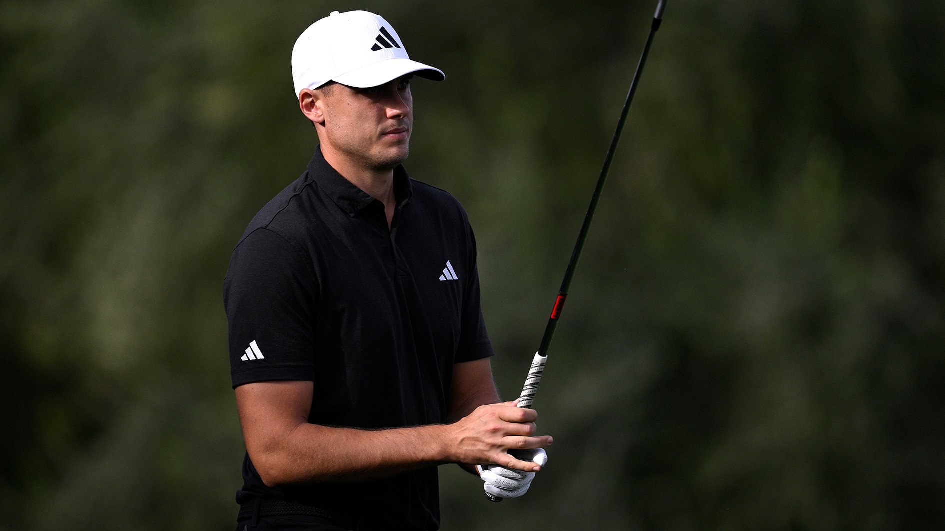 golfspelaren ludvig åberg i svarta golfkläder