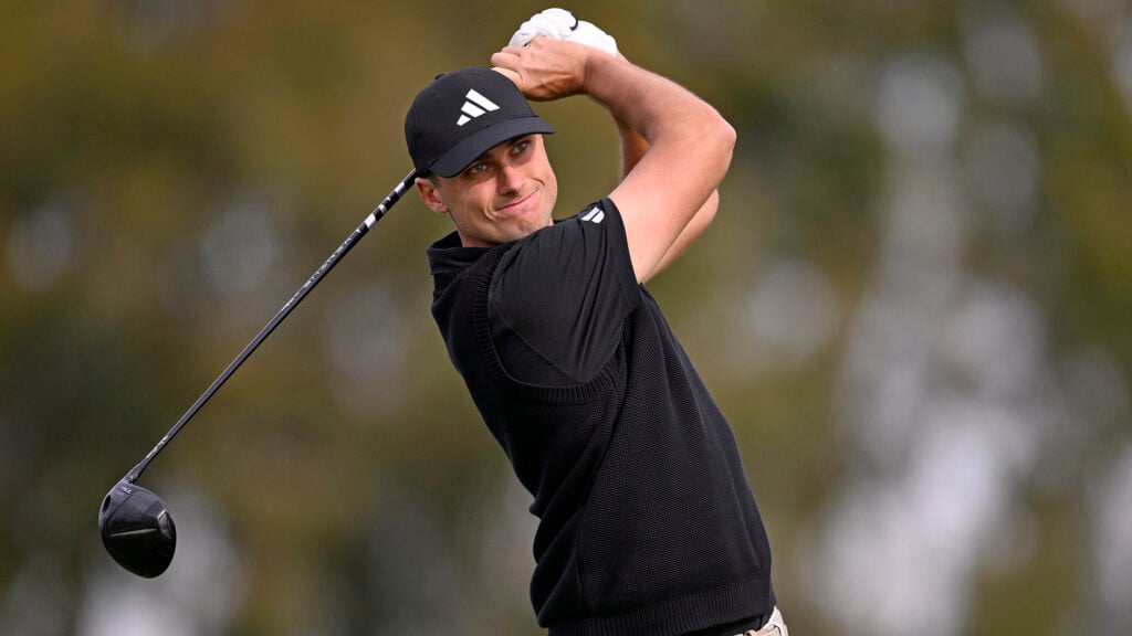 golfspelaren ludvig åberg i svarta golfkläder