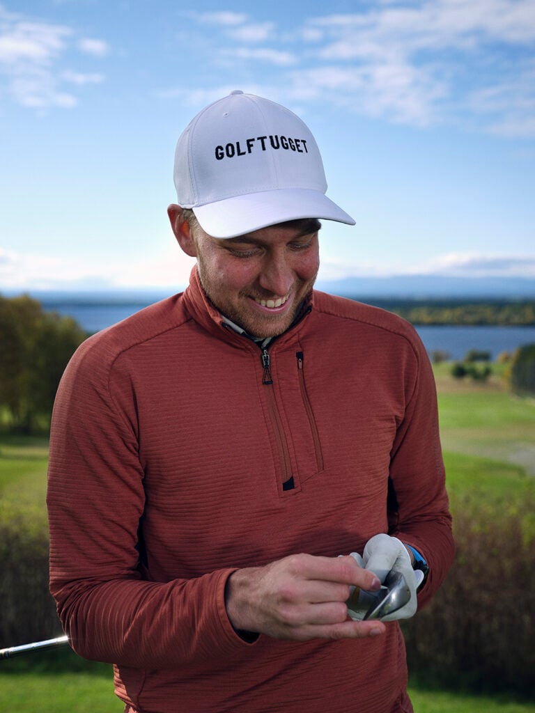 skidskytten viktor brandt spelar golf