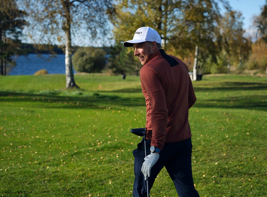 skidskytten viktor brandt spelar golf