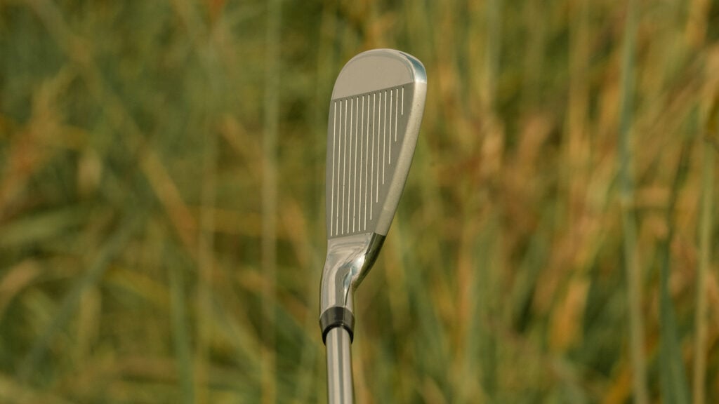 golfklubba i järn från märket wilson 