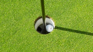 golfhål, golfboll, golfflagga, golfgreen