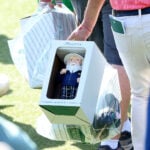 masterstomte i påse på golfbana