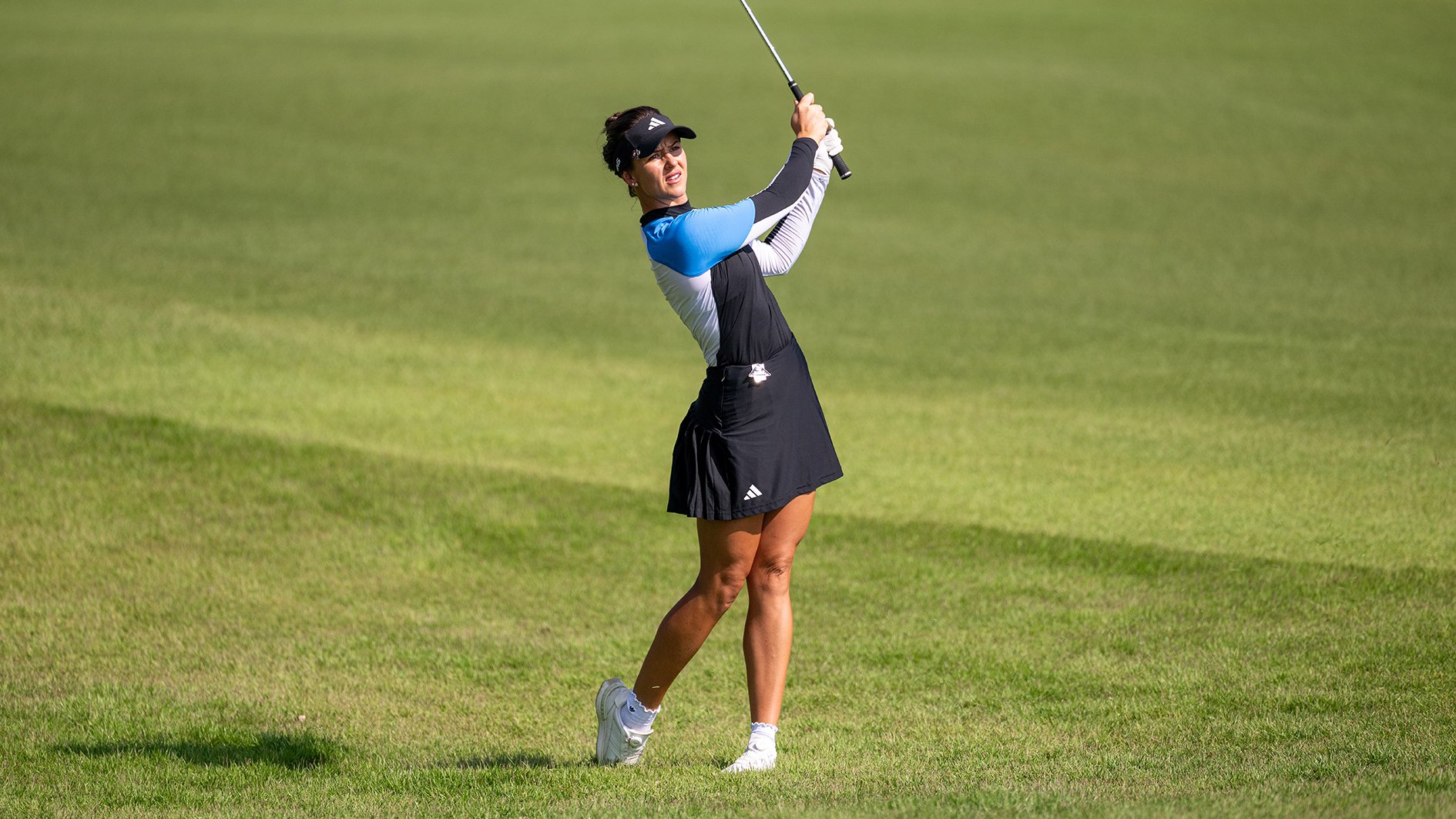 golfspelare, golfbana, gräs, golfklubba, golfsving,