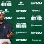 golfspelaren jon rahm, presskonferens, mikrofon