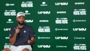 golfspelaren jon rahm, presskonferens, mikrofon