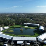 golfbana, golfgreen, vattendamm, läktare