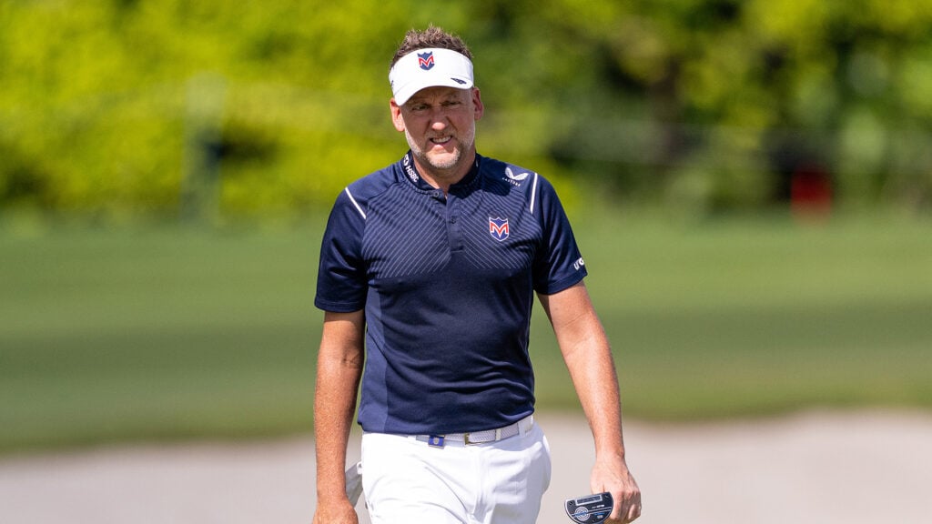 golfspelare, golfbana, träd, gräs