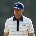 golfspelaren ludvig åberg iklädd golfkläder på en golfbana