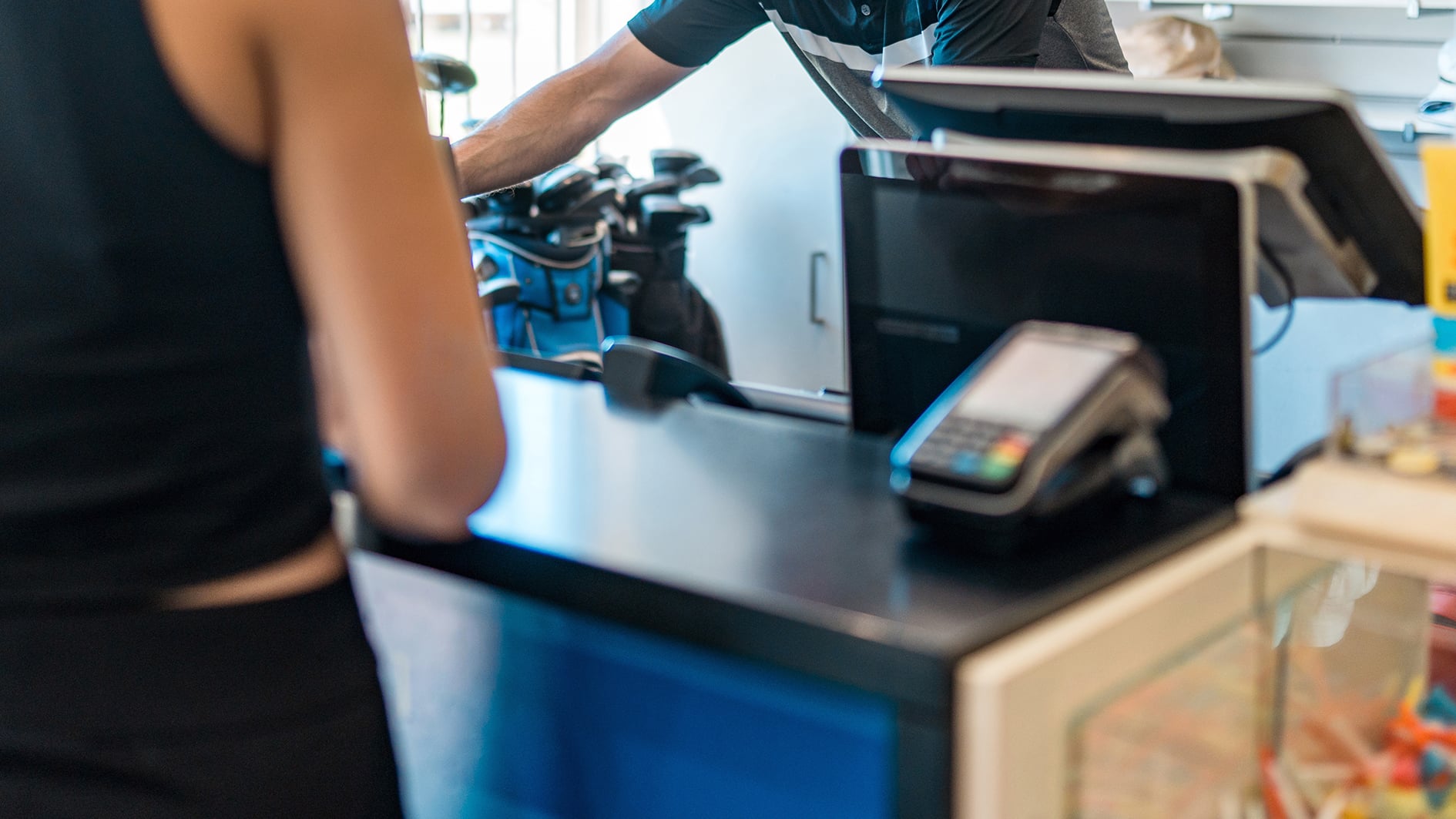 golfshop, betalmaskin, man, kvinna