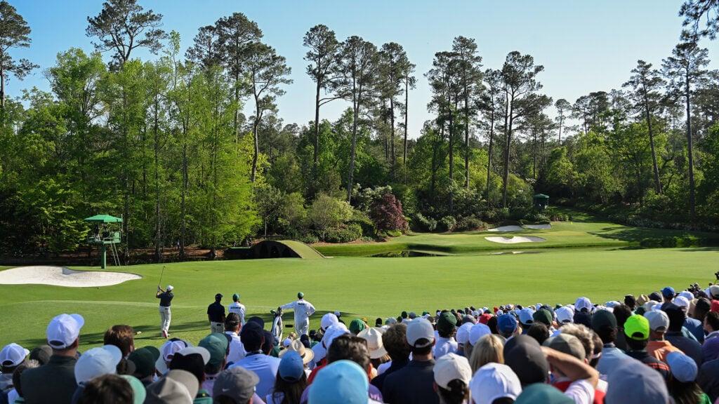 den väldigt gröna golfbanan augusta national i georgia, usa