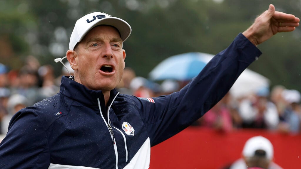 golfspelaren jim furyk i golfregnkläder