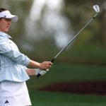 golfspelaren linn grant i vita golfkläder