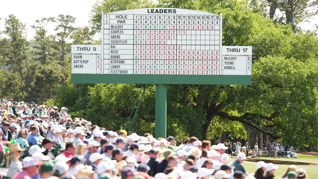 resultattavla, ledartavla på golfbana med mycket publik