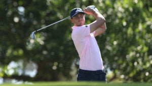 golfspelaren ludvig åberg med rosa golfpiké
