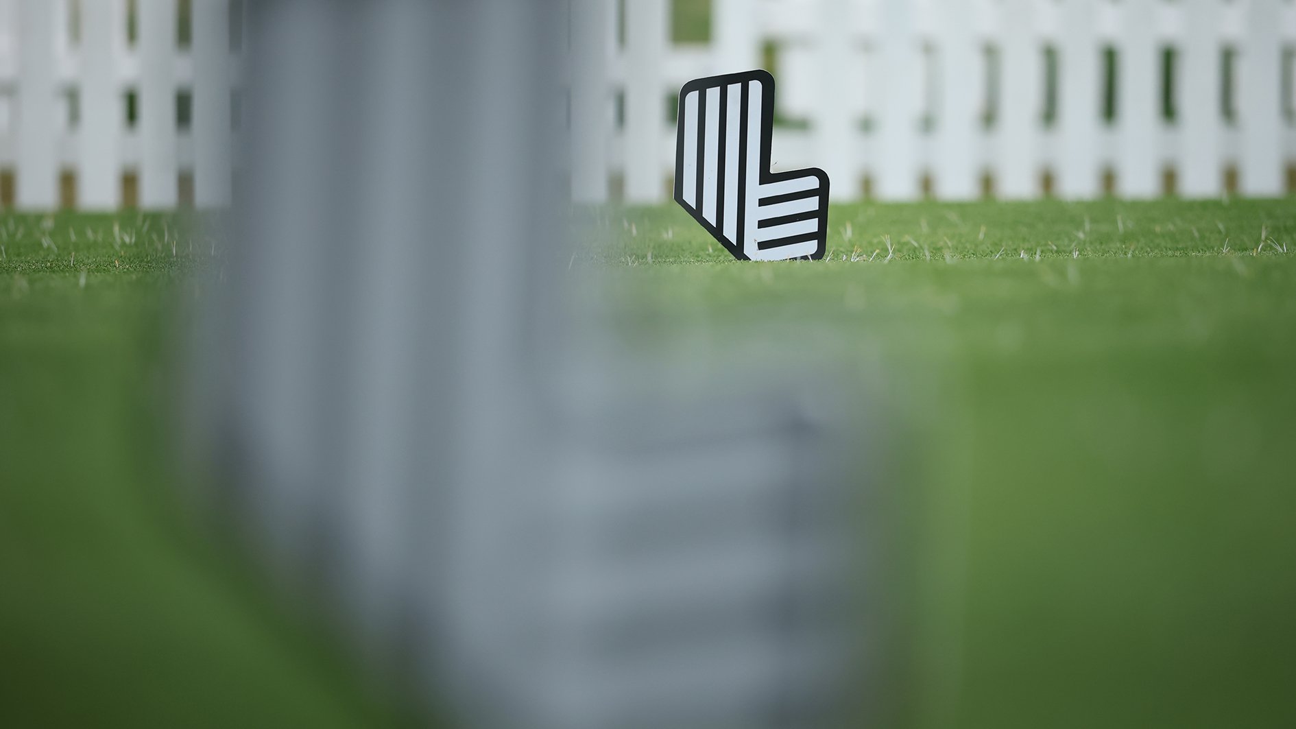 liv golf-skylt på golfbana