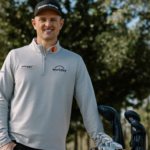 golfspelaren justion rose poserar med golfklubbor från märket mclaren golf