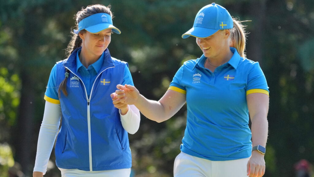 golfspelare i sverigekläder