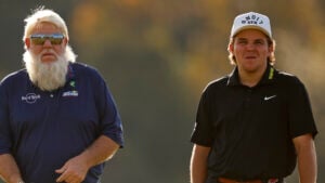john daly och son på golfbana