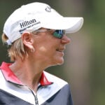 golfspelaren annika sörenstam i vit golfkeps