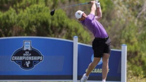 golfspelare i golfshorts