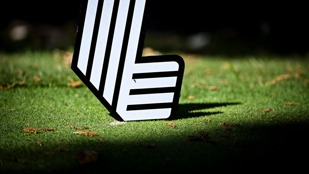 teemarkering på golfbana