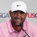 golfspelare på presskonferens