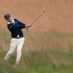 golfspelare i högt ruffgräs