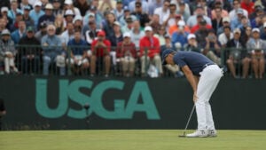 golfspelare frustrerad på golfbanan