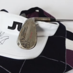 golfklubba, golfskärm och golftröja